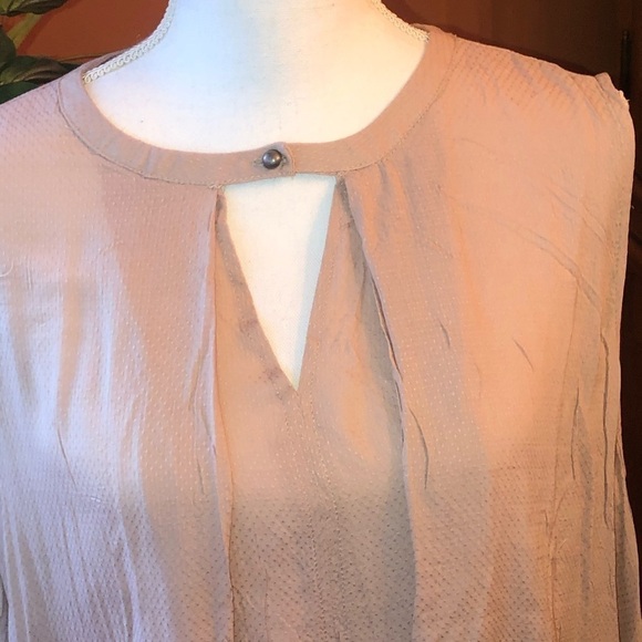 UMGEE Women’s Taupe Sleeveless Hi Low Flowing Top Size Large NWT - Picture 2 of 11